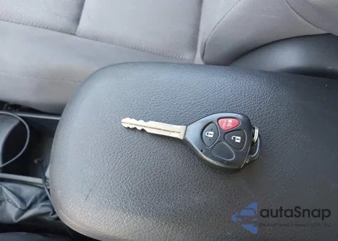 2013 Toyota Matrix S z USA, uszkodzony, nr VIN 2T1LE4EE6DC023742